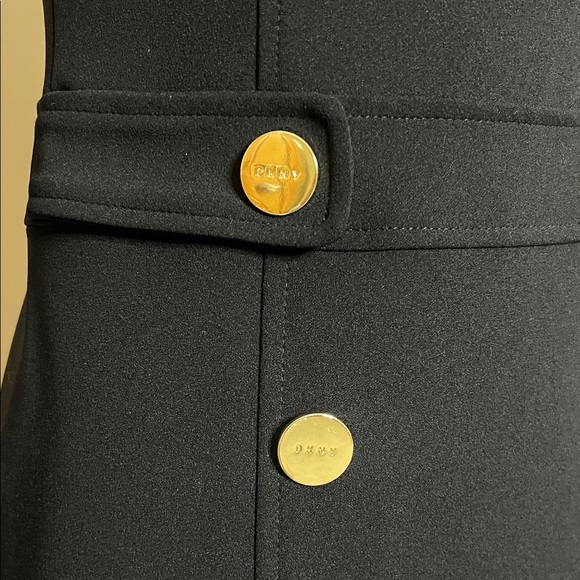 ☕️🖤🎬DKNY Elegant Black Dress with Gold Accents - Picture 5 of 9